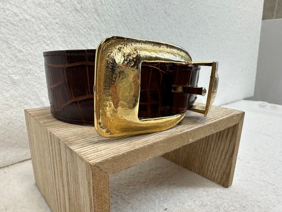Motion East Accessories - Brown Women's Crococile-Embossed Leather Belt Large Polished Gold Buckle Size SM